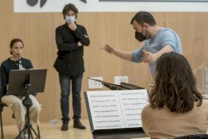 El programa 'CaixaBank Escolta València' forma a directores de orquesta en un curso dirigido por Cristóbal Soler