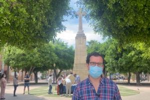 Recogida de firmas en Elche para que PSOE y Compromís no derriben la Cruz