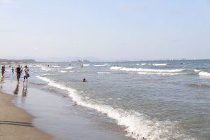 Ciudadanos pide explicaciones sobre las medidas adoptadas para reducir la presencia de plásticos en las playas de Valencia