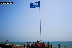 La Bandera Azul ondeará de nuevo en la playa Casablanca de Almenara