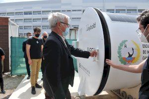 Estudiantes de la UPV presentan la primera cámara de vacío para pruebas de hyperloop autosostenible de España, el HyperTube