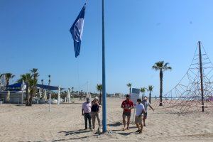 Las playas de Burriana renuevan las banderas azules para la temporada estival