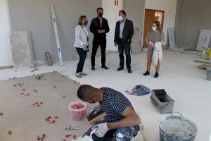 Benicàssim inicia les obres de reparació del paviment de la Sala de Conferències de la Casa de Cultura