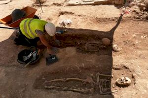 Descubren un cementerio medieval durante la rehabilitación de la muralla islámica de Valencia
