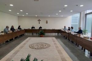 El obispo de Orihuela-Alicante, D. Jesús Murgui se reúne con los Sindicatos CCOO y la UGT para dialogar sobre la situación del mundo obrero y del trabajo en la provincia
