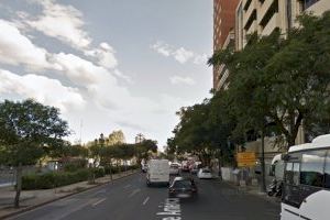 Nou persones ferides després de xocar un autobús i un cotxe a València