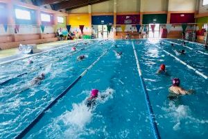 Nules imparte cursos de natación adaptados a niños con diversidad funcional