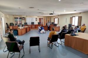 El Ayuntamiento de Moncofa forma a la Policía Local para el uso de desfibriladores y la reanimación cardiopulmonar