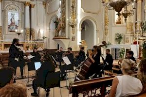 Gran ple de l'Orquestra de Cambra de València en el concert inaugural de la Primavera Musical del Poble Nou de Benitatxell