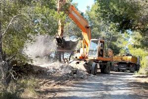 El Ayuntamiento de La Nucía retira los vertidos de escombros de Bello Horizonte