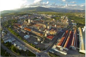 Ercros firma con Naturgy un acuerdo de compra de energía renovable a largo plazo para sus fábricas de Almussafes y Sabiñánigo