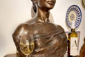 El Museo Navarro Santafé acoge la exposición ‘Las Virtudes de la Escultura’, un maridaje de obras y vino