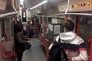 Ferrocarrils de la Generalitat iniciará la sustitución del tapizado de asientos para lograr una limpieza y un mantenimiento más eficaz con los trenes TRAM