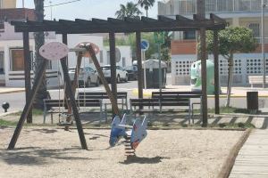 Nules embelleix l’espai infantil de l’avinguda de les Illes Columbretes de les seues platges