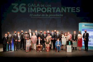 Ximo Puig ha asistido a la entrega de los Premios 'Importantes' con los que se ha reconocido acciones solidarias de la sociedad alicantina durante la pandemia