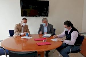 L’ajuntament signa el contracte amb l’empresa constructora del nou CEIP de Montesano