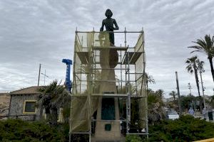 Comienza la rehabilitación del Monumento al Hombre del Mar, en el paseo marítimo de Juan Aparicio