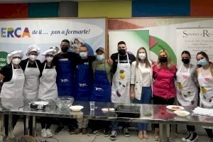 La concejala de Comercio entrega el premio de cocina “Lápiz y Cuchara” del Ayuntamiento al equipo ‘DISFRUFIRE’ de los Bomberos del SPEIS de Alicante