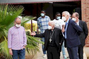 El cardenal Cañizares visita la Ciudad de la Esperanza de Aldaia para impulsar su labor a favor de personas sin hogar y en riesgo de exclusión