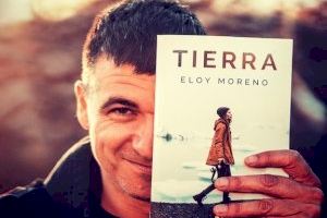 El escritor Eloy Moreno visita este viernes Oropesa en su irrepetible gira de ‘Tierra’