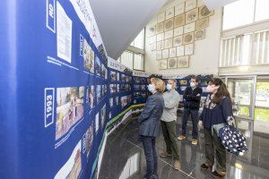 El Servicio de Deportes muestra la historia deportiva de la UJI en una exposición con fotos, trofeos y otros materiales