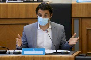 Dolón: “Fullana vuelve a mostrar su doble vara de medir criticado el transfuguismo en el pleno de la Diputación mientras su partido firmaba una moción de censura en Godelleta”.