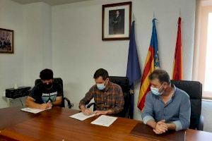 L'Ajuntament de Benitatxell firma un conveni amb el Club de Pàdel