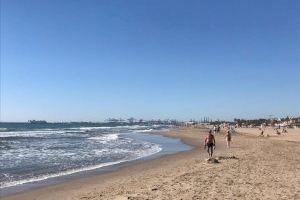 Valencia contratará a 68 vigilantes covid este verano para las playas de la ciudad