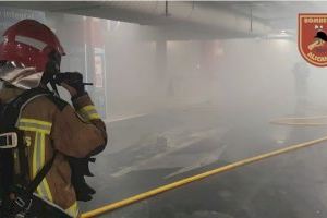 Los Bomberos del SPEIS extinguen un incendio de un vehículo originado en la primera planta subterránea del parking del Centro Comercial de Gran Vía