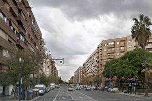Dues persones resulten ferides en un accident entre un cotxe i una moto a València