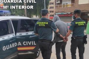 La Guardia Civil detiene a un varón por delito de lesiones y daños en la localidad de Picassent