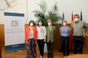 Amparo Navarro recibe a Proyecto Hombre en la Universidad de Alicante