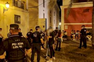 Sorprendidas un centenar de personas en una fiesta ilegal en un chalet alquilado en Alicante
