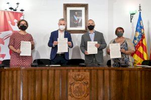 Martínez Dalmau y el alcalde de La Eliana firman un convenio para ceder el derecho de tanteo al Ayuntamiento y pueda comprar viviendas