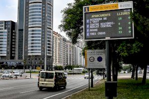 Los nuevos paneles de tráfico de València informan de las plazas libres de los aparcamientos