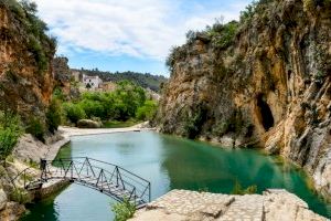 La desembocadura d'aquest riu valencià es converteix en una piscina natural