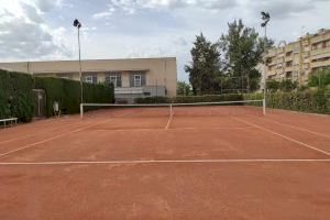 Deportes organiza un torneo de pádel y tennis para las personas apuntadas a estos deportes en las Escuelas Deportivas Municipales