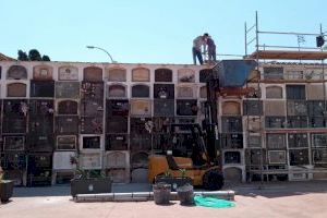 Burriana repara los techos de los nichos más antiguos del cementerio municipal