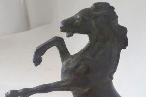 El Museo Navarro Santafé recibe la donación de una nueva figura atribuida al escultor