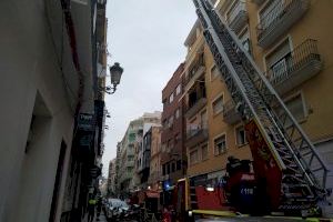 Varios atendidos por crisis de ansiedad durante el incendio de un céntrico bar de Alicante