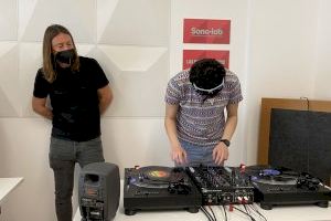 Personas de Asindown aprenden Beatbox y música con realidad virtual en Sono·lab de Las Naves