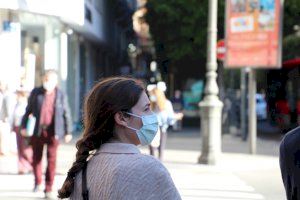 La Generalitat cuestiona que no se regule el uso de la mascarilla en exteriores
