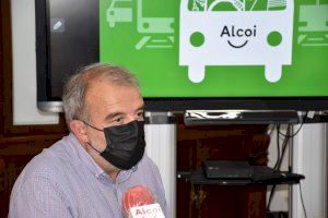 El concejal de Movilidad Sostenible, Jordi Martínez, ha presentado las dos propuestas que tratarán la próxima semana en un proceso participativo sobre el autobús urbano