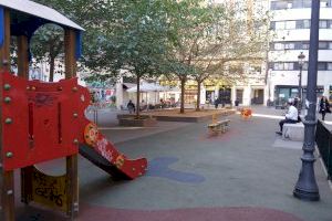 Comencen les obres de remodelació i amplició de la zona de jocs infantils del parc ubicat al carrer Vinatea, a Ciutat Vella