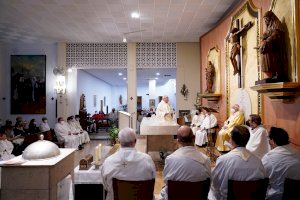 El cardenal Cañizares preside la consagración del altar y la dedicación del templo parroquial de Santa Ana de Valencia