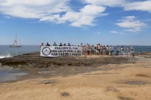 El velero Diosa Maat de Ecologistas en Acción  finaliza su serie de actividades en defensa del litoral alicantino  con una doble concentración  contra la privatización del Faro del Cabo de la Huerta