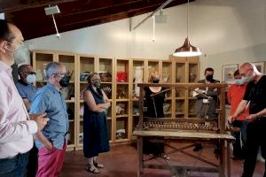 Aldaia muestra su artesanía del abanico a toda la comarca de l’Horta Sud