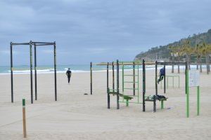 Oropesa mejora los elementos deportivos de la playa de La Concha