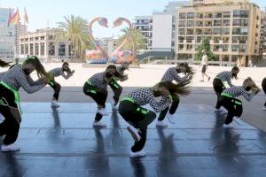 La danza contemporánea ‘toma’ las calles de Benidorm con el festival ‘Les Ones’