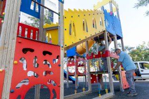 Els serveis municipals de Picassent continuen treballant en la millora dels parcs infantils del poble